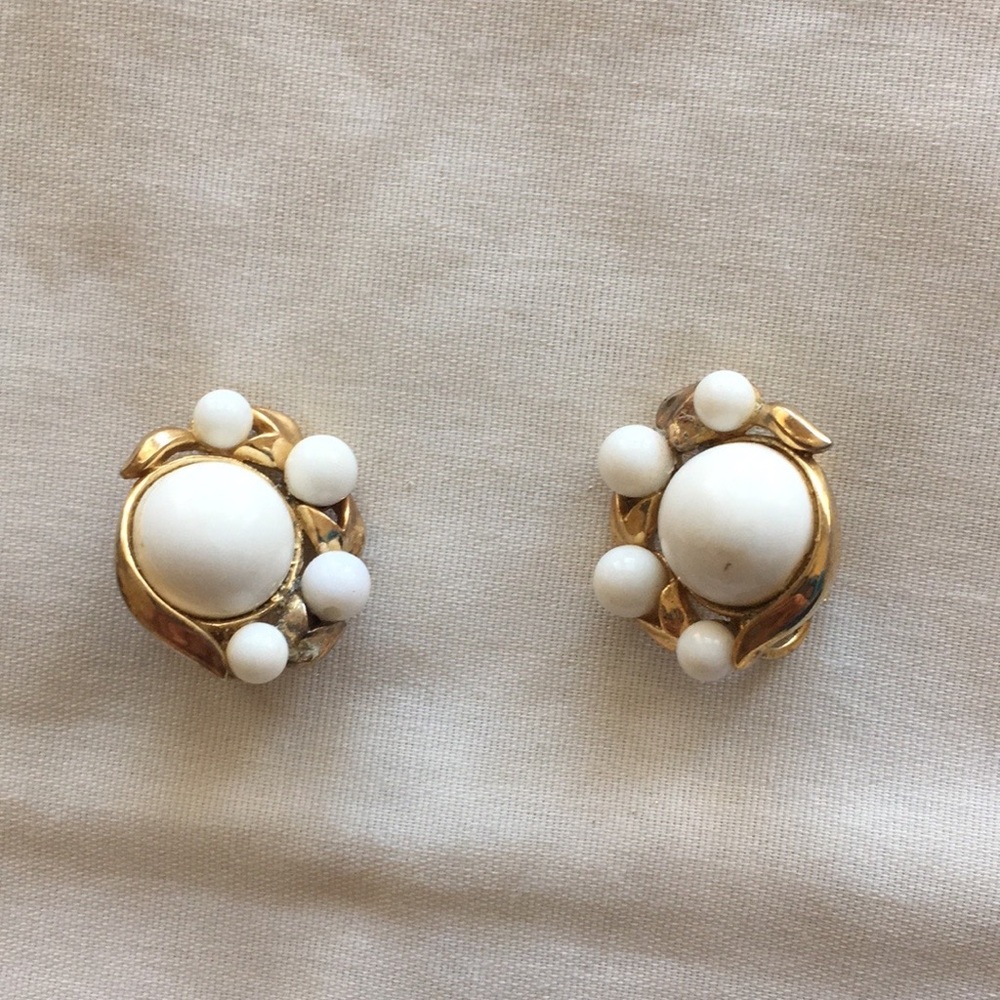 *HP!* VTG Trifari Gold Tone Beaded Clip On Earrings